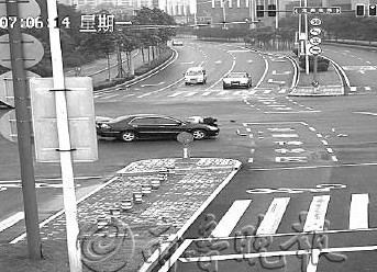 济南:闯红灯被撞电动车担全责 机动车承担无责