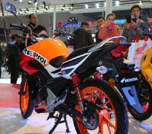 五羊-本田电喷小幻影锋云125评测,有料! - 中