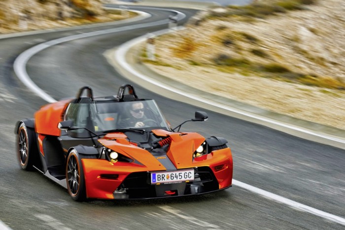 周立波在上海高架路上开的究竟是一辆什么车?