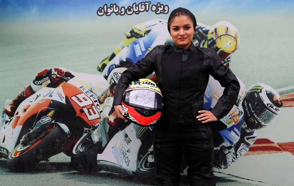 穆斯林国家里的酷炫美女摩托车手